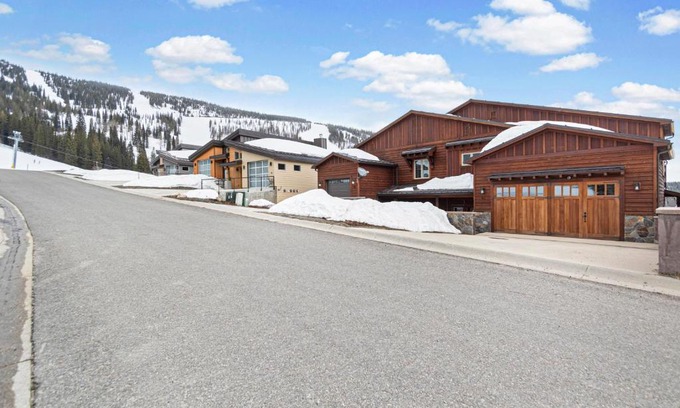 Sandpoint House | Eat Sleep Play