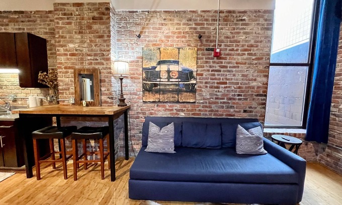 Downtown Nashville Condo | Enjoy extra savings | no rental car needed! Walk to Broadway! The Waylon Loft by Music City Loft