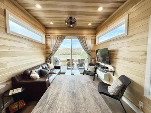 Escalante House | Escalante Escapes Moon Lily- Bunk Escape