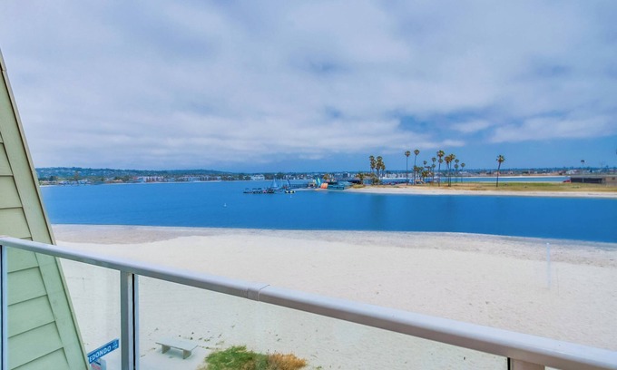 Mission Beach Condo | Experience San Diego from this beautiful waterfont 2 bedroom condo!