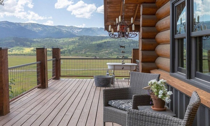 Alpine House | Fall Specials ⁓ Aspen Bear Paws – Relax & Unwind in the Mountains