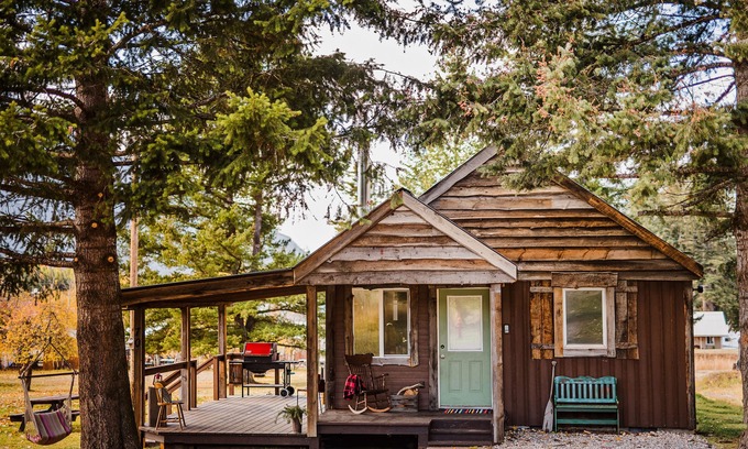 Martin City House | Family cabin 9 miles from Glacier Park Entrance