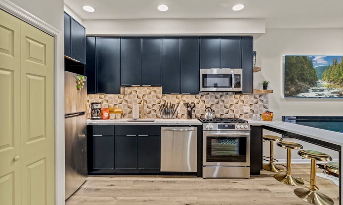 Old City Condo | Family Oasis with 3BR, Games, BBQ & Fast WiFi
