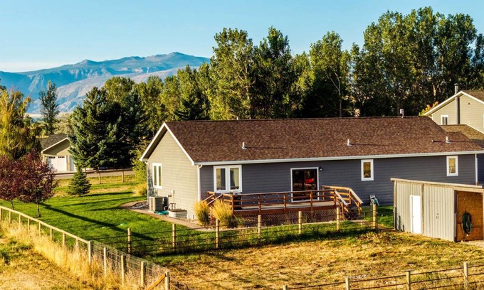 Sheridan House | Farmhouse ∙ 3 bedrooms ∙ 6 guests