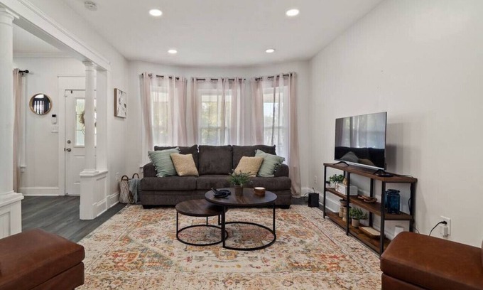 Detroit - Shoreway House | Game Room! 7 Min To Downtown CLE!
