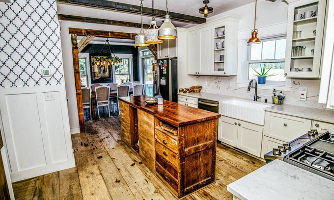 Columbia Falls Other | Glacier Park Farmhouse couples /honeymoon /wedding travels/family HOT TUB views