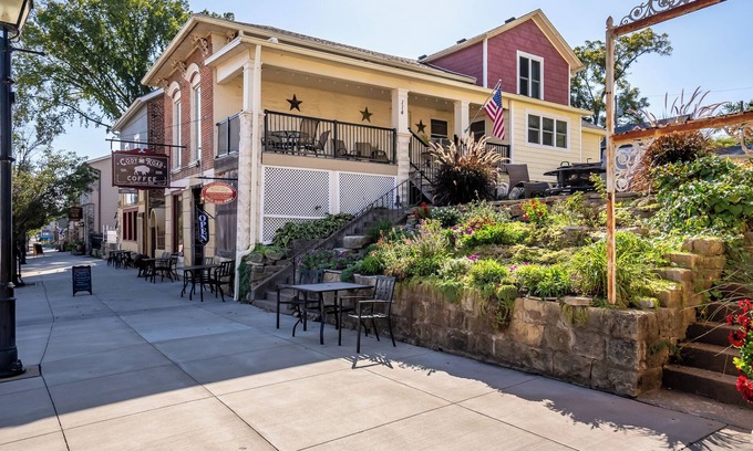 Le Claire House | Gorgeous loft in the heart of LeClaire, Iowa