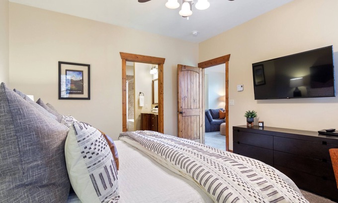 Driggs Condo | Grand View Condo with view of the Tetons - Sleeps 7