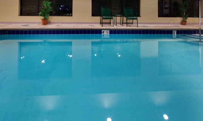 Davenport Condo | Great Suite in Davenport | Free Breakfast, Free Wi-Fi, Indoor Pool + Hot Tub