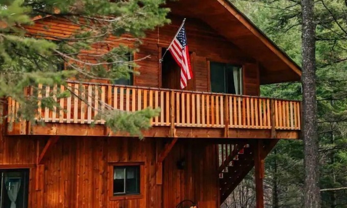 Columbia Falls House | Grizzly Bear Lodge - Your Glacier Get-a-way