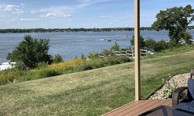 Spirit Lake Condo | Ground Floor Lakefront Unit with Stunning Views of East Lake
