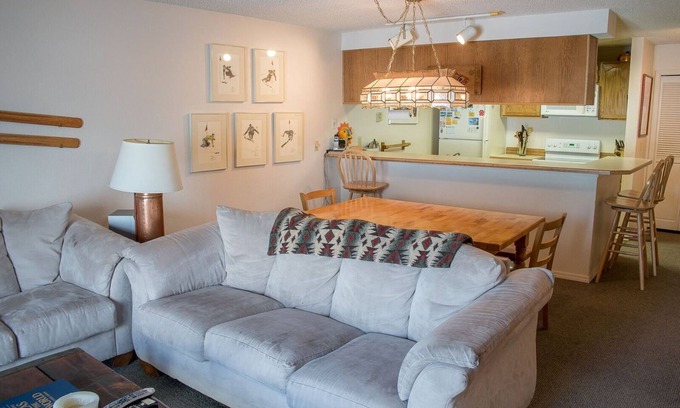 Ketchum Condo | Habitat Condo A7 - Easy Walk to Downtown Ketchum & Hot Tub Onsite