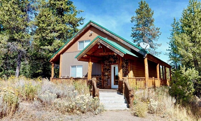 Island Park Cabin | Hidden Creek* 3Br, Wifi/Satellite Tv, Backyard Creek Views, 40 Minutes to Yellowstone