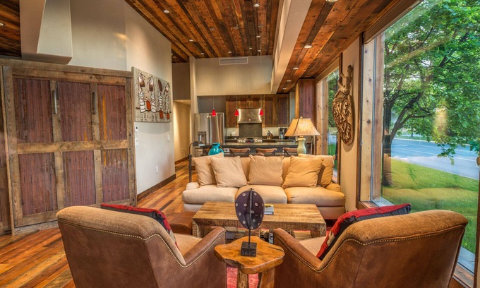 Rose Park Condo | Hip-Strip Condo @ "Corner Building"