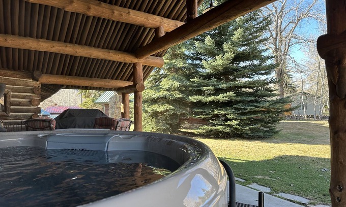 Red Lodge Cabin | Historic Rendezvous Lodge, Wi-Fi & Fireplace