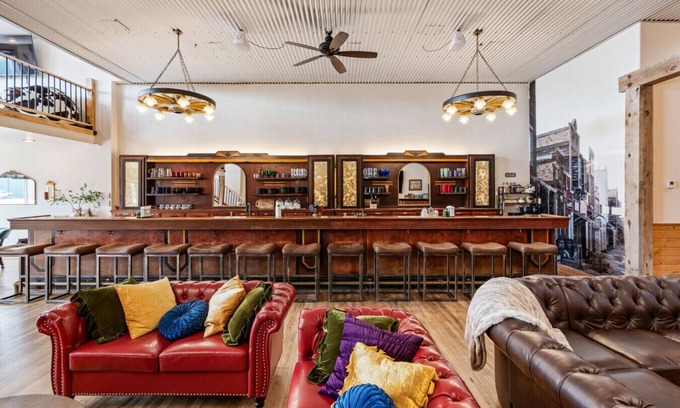 Ashton House | Historic Yellowstone Saloon | Sleeps 25 + Hot Tub