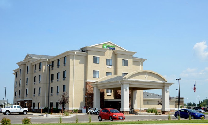 Sidney Hotel | Holiday Inn Express & Suites Sidney, an Ihg Hotel