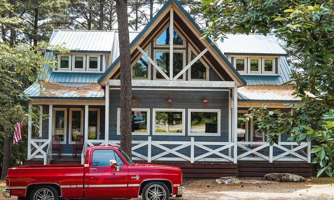 Broken Bow Cabin | Hot Tub Zipline Arcade Firepit 4 King Suites