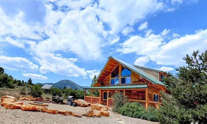 Monticello House | House ∙ 22 bedrooms ∙ 70 guests