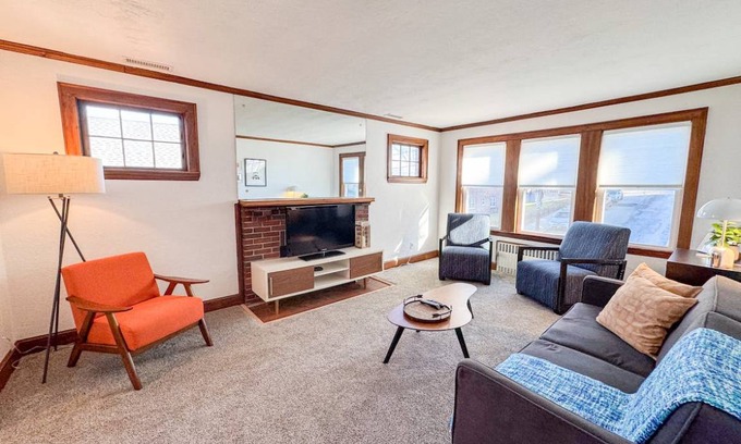 Commonwealth House | House ∙ 3 bedrooms ∙ 6 guests