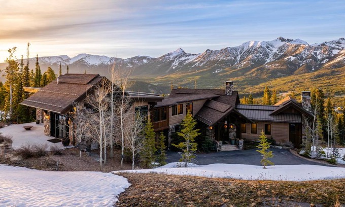Big Sky House | House ∙ 6 bedrooms ∙ 20 guests