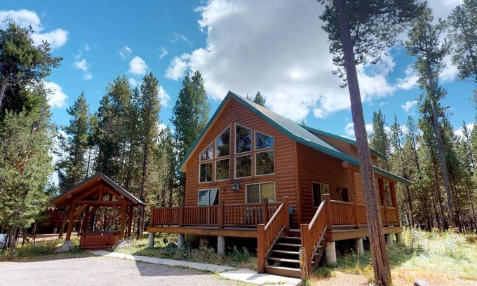 Island Park Cabin | Huckleberry Inn * Wifi, Satellite Tv, Hot Tub, 22 Miles to Yellowstone, Close to ATV Trails
