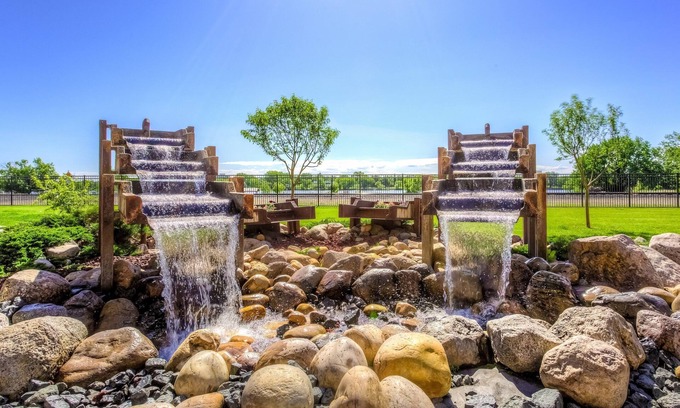 Great Falls Condo | Indoor Pool & Hot Tub. Free Breakfast. Walk Along Missouri River.