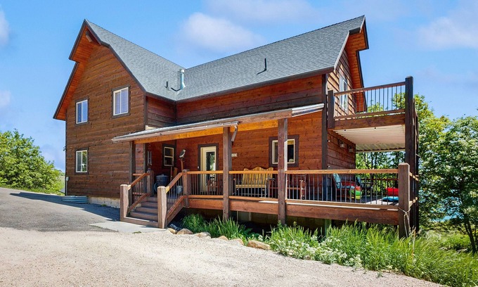 Harbor Village House | Lake view cabin w/Ping-Pong/pool tables, home theater & AC, W/D