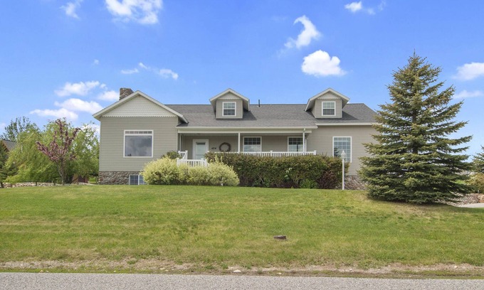 Garden City House | Lake views! Walk to shakes! Lots of space for everyone!
