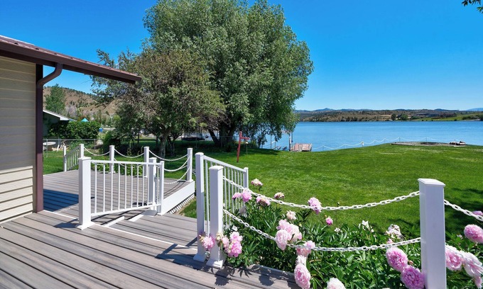 Helena House | Lakefront vacation rental on Hauser Lake