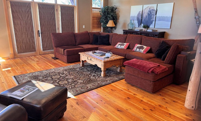 Big Sky Condo | Large Big Sky Condo, sleeps 12-14. Close to Yellowstone and world class skiing!