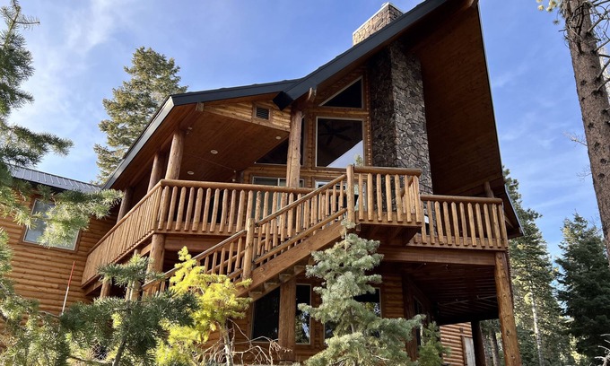 Duck Creek Village Cabin | Large Cabin for Family & Friends to Enjoy - Close to many outdoor activities