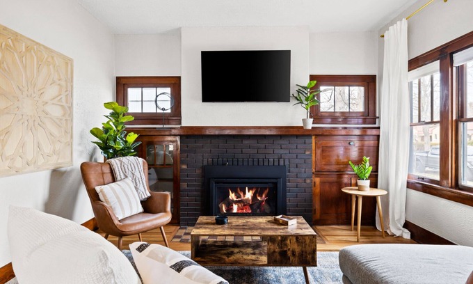 North End House | Large North End Boise home on tree-lined street!