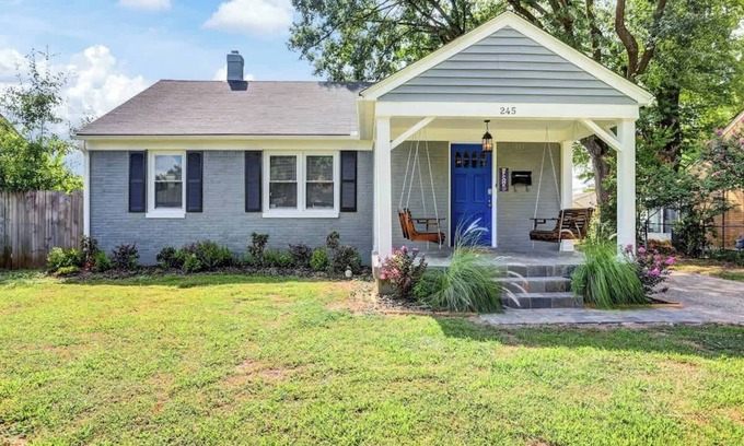 East Memphis House | Large Tiger's Den @ Liberty Park w/Back House