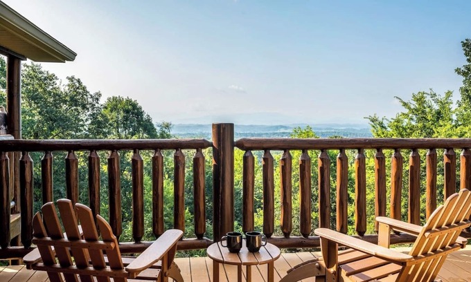 Kodak Cabin | Leaf Season|Dog Friendly Cabin|Views|HotTub