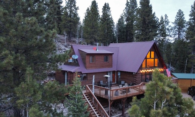 Duck Creek Village Cabin | Leave All Your Troubles Behind When You Stay At The Starry Night Cabin