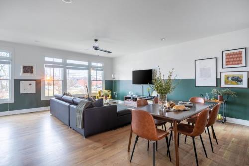 Buena Vista Apartment | Linda Emmylou Patsy by AvantStay 3 Unit Buyout w 11BR in Heart of Nashville
