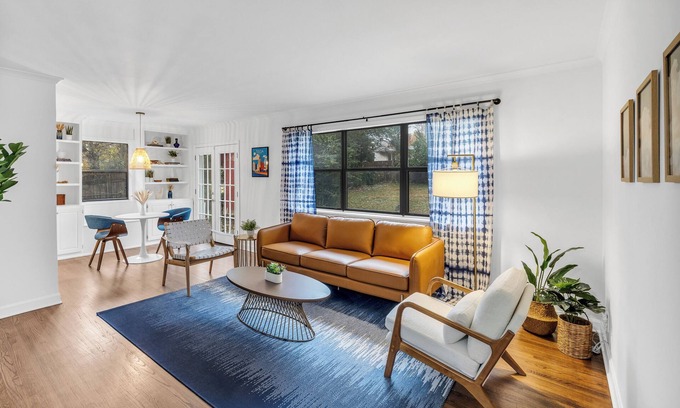 Mayo Meadow House | Lovely 3-bedroom house in the heart of Tulsa with AC