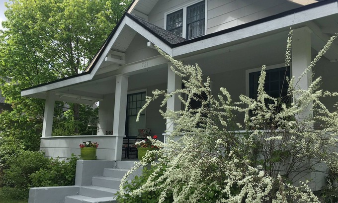 Garden District House | Lovely garden district home just a minute away from downtown!