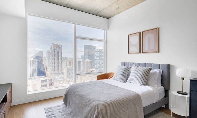 Downtown Seattle Apartment | Luxe Downtown Studio w/Gym & W/D, near Pike Place Market, by Blueground