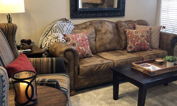 Ogden Condo | Luxe, upgraded 2/2. Minutes from world class skiing. On Pine View Reservoir.