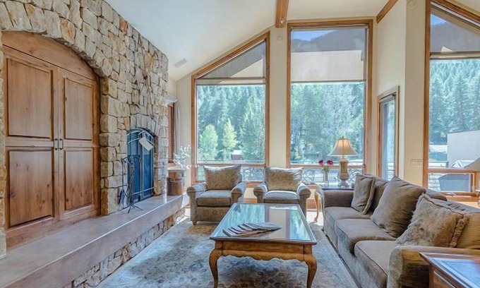 Warm Springs House | Luxurious Accommodations - Walk to Warm Springs Lifts