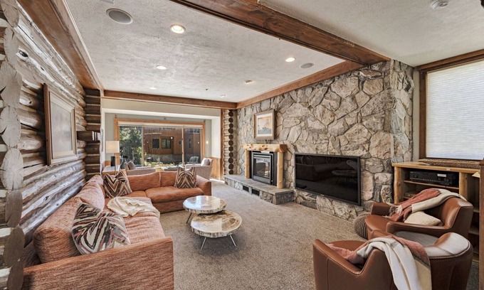 Salt Lake Mountain Resorts House | Luxury and Location in this Incredible Home with Brand New Outdoor Hot Tub and 2 Car Garage!