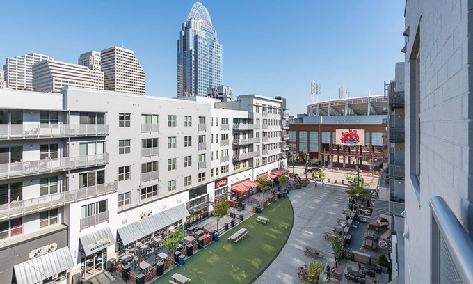 Central Business District Apartment | Luxury Downtown Cincinnati Apartment Reds Stadium
