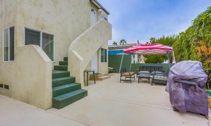 Central Mission Beach Apartment | Manhattan Shores 1C Apts