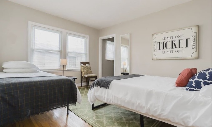 University District House | Massive Updated 6BR Near Everything Sleeps 20!
