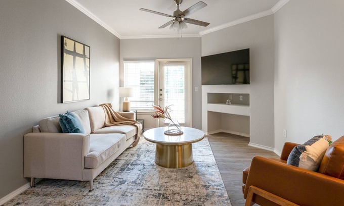 Austin Apartment | Modern Apartment in Prime Location (ID1747)