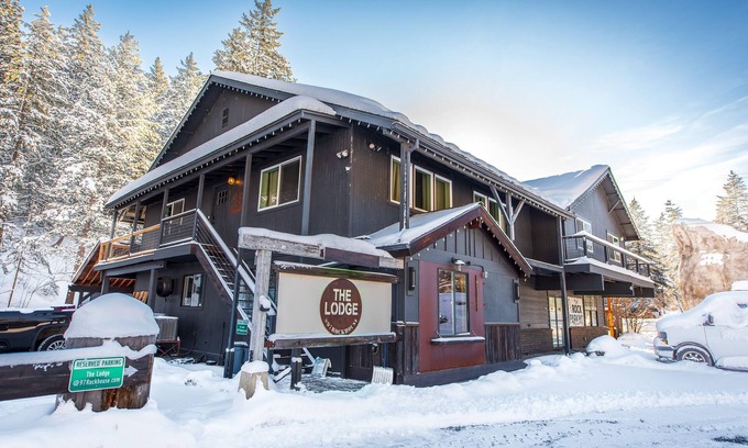 Peshastin House | Modern mountain retreat, luxurious & cozy, ~18 mins to Leavenworth, Dogs OK