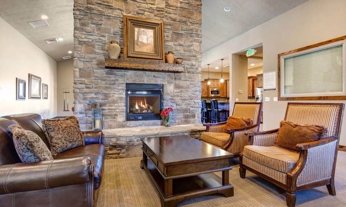 Park City House | Moose Mgmt at Retreat 852: King Bed-Central AC-Pool-Gym-Free Shuttle Route