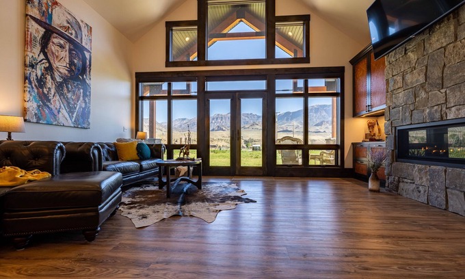 Wapiti House | New Luxury Mountain Modern Cabin Near Yellowstone